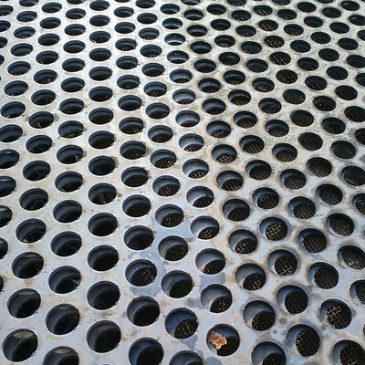 Perforiertes Edelstahlblech-warm gewalzte Platte ASTM 304 ringsum Loch 10mm